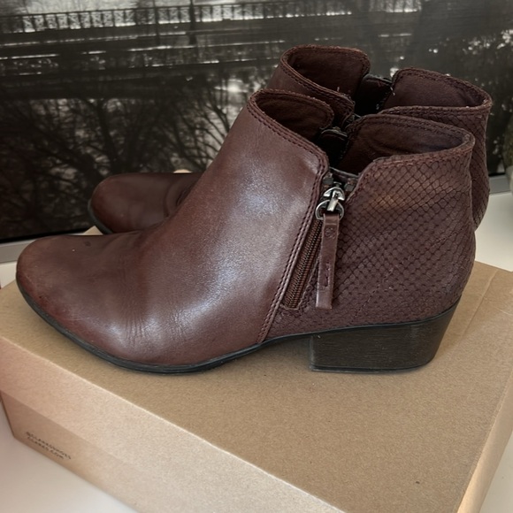 Clark’s brown leather booties - Picture 6 of 9